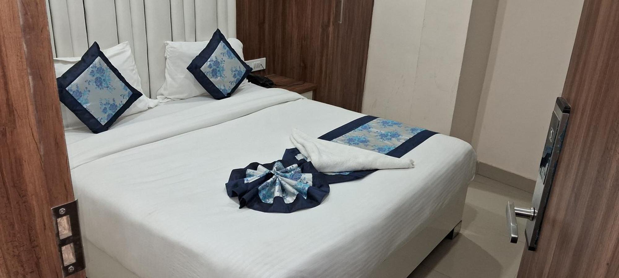 Hotel Shree Radha Krishna Varanasi Exterior foto
