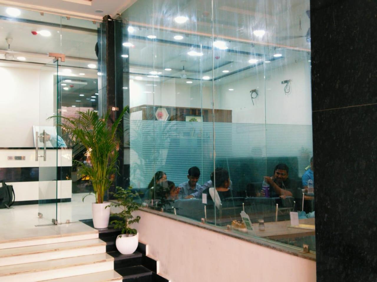 Hotel Shree Radha Krishna Varanasi Exterior foto