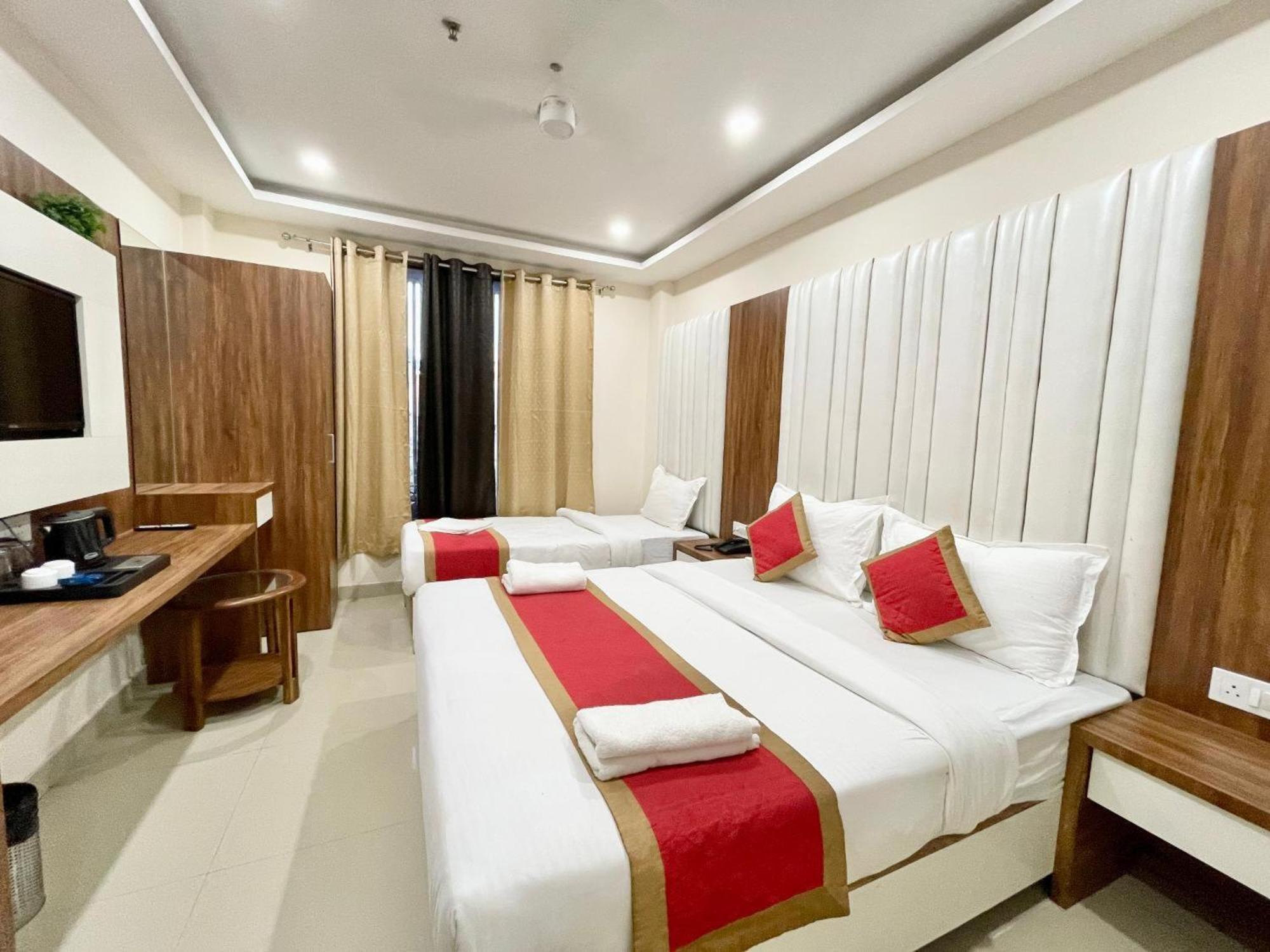 Hotel Shree Radha Krishna Varanasi Exterior foto