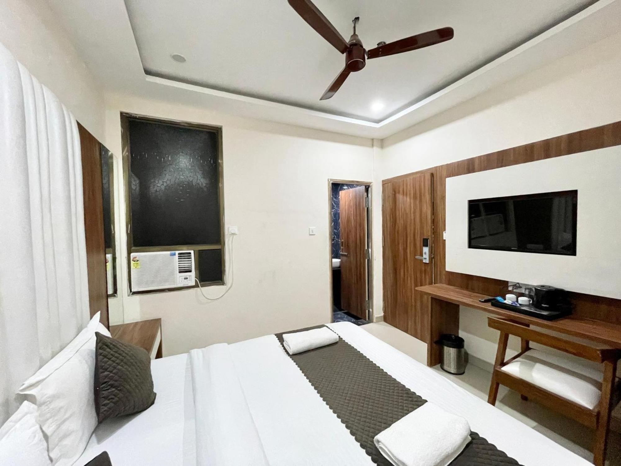 Hotel Shree Radha Krishna Varanasi Exterior foto